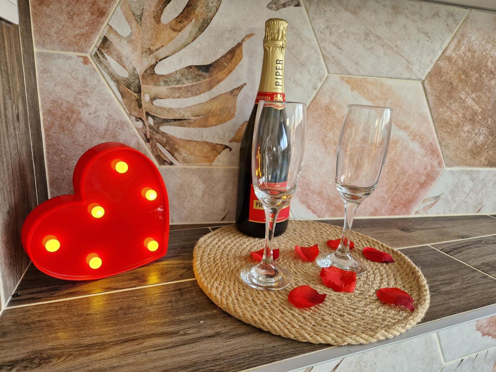 Atoumo Appartement Love Jacuzzi & Jardin Disneyland Paris Quincy-Voisins Exteriör bild